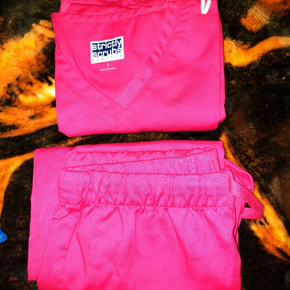 STRICTLY SCRUBS scrub set